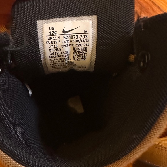 Nike Kids Tan and Black Boots - Picture 6 of 8